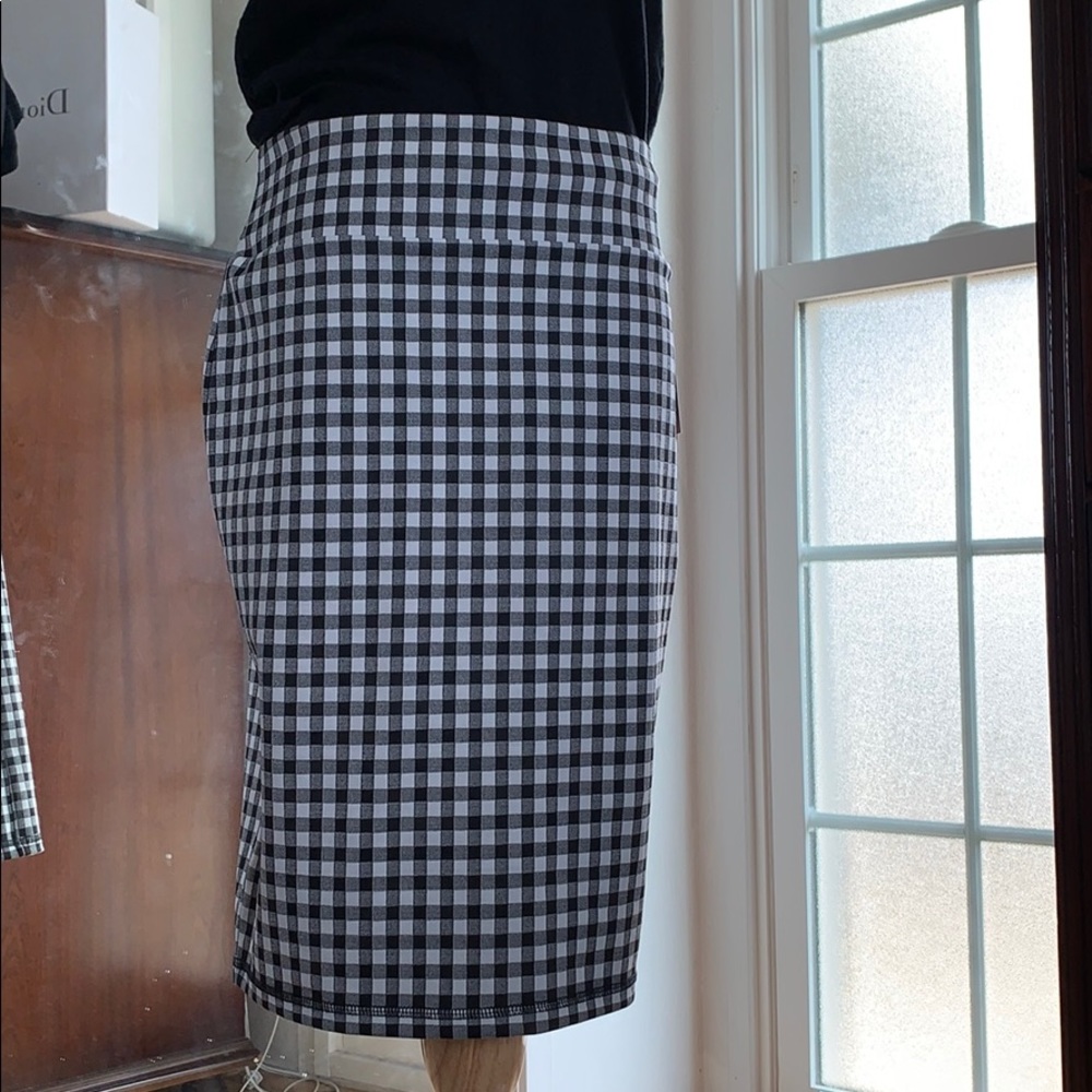 14th & Union stretchy gingham skirt